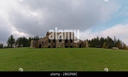 Hell Fire Club, berühmte alte Jagd-Lodge Ruine auf Montpelier Hill an einem bewölkten Tag in Dublin, Irland Stockfoto