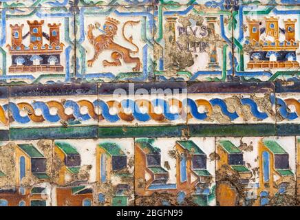 Keramikfliesen in Real Alcazar Palast, Sevilla, Andalusien, Spanien Stockfoto