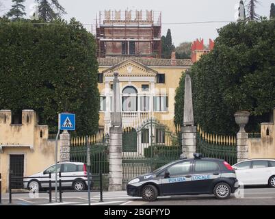 Historisches Haus am Gardasee Italien Stockfoto