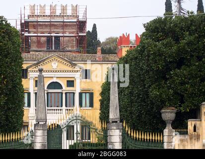 Historisches Haus am Gardasee Italien Stockfoto