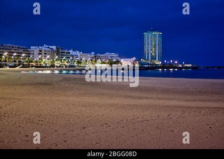 LANZAROTE, SPANIEN - 17. Mai 2016: Blick auf das Arrecife Gran Hotel & Spa mit Playa De Reducto in Arrecife, Lanzarote Stockfoto