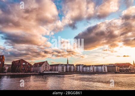 Wunderbaren Sonnenuntergang. Blick von der Brücke. Kopenhagen, Dänemark Stockfoto