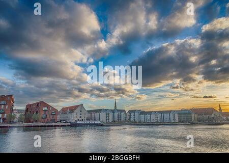 Wunderbaren Sonnenuntergang. Blick von der Brücke. Kopenhagen, Dänemark Stockfoto