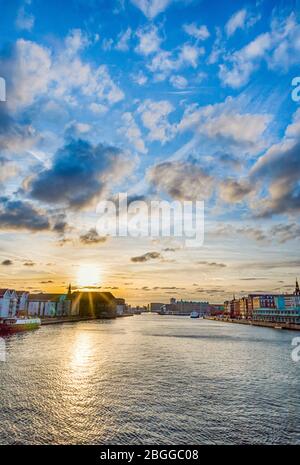 Wunderbaren Sonnenuntergang. Blick von der Brücke. Kopenhagen, Dänemark Stockfoto