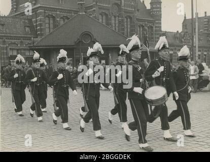 Het detachement van de Utrechtse Studenten Weerbaarheid onder leiding van de hee Stockfoto