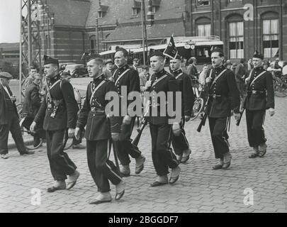 Het detachement van de Utrechtse Studenten Weerbaarheid onder commando van de he Stockfoto