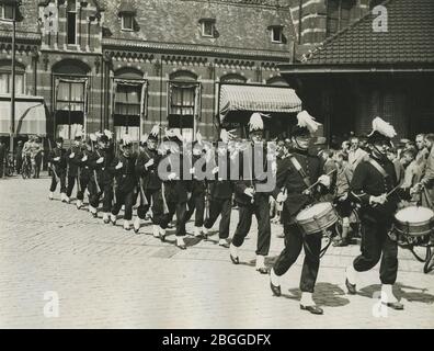 Het detachement van de Studenten Weerbaarheid Pro Patria uit Leiden onder comman Stockfoto