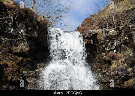 Zweiter großer Wasserfall (ca. 25 Fuß) auf Nant y Llyn. Stockfoto