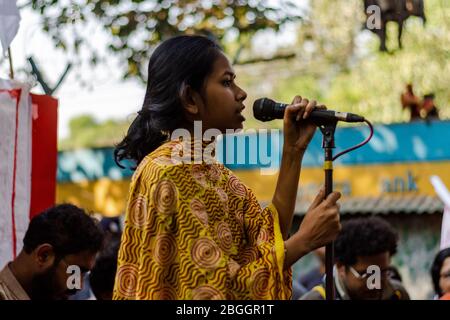 Studenten der Jadavpur Universität mit Aishee Ghosh einen Aufruf zu verurteilen und Widerstand gegen den Faschismus von ABVP und BJP in der Universität Stockfoto