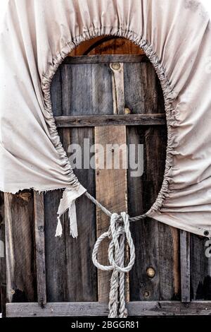 AZ00406-00...ARIZONA - Detail eines Pioneer Wagon repelica in Pipe Springs National Monument. Stockfoto