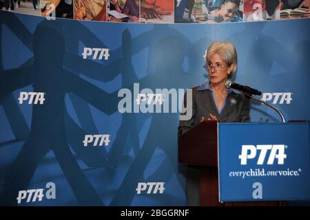 HHS-Sekretärin Sebelius hält seine Ausführungen auf der Nationalen PTA-Legislativkonferenz 2011 am Mittwoch, den 9. März. Stockfoto