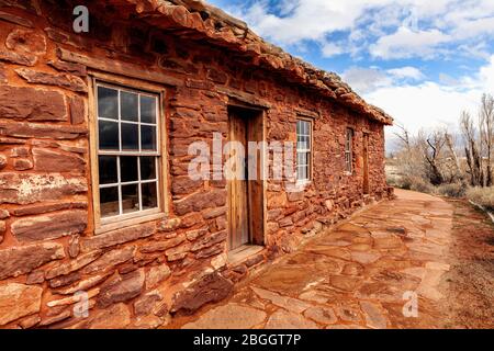 AZ00412-00...ARIZONA - West Hütte in Pipe Springs National Monument. Stockfoto