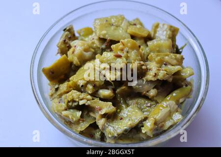 Frisches Ridge Kürbis Curry isoliert auf weißem Hintergrund Stockfoto