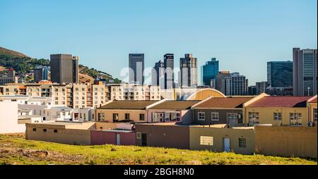 Kapstadt, Südafrika - 11. Mai 2015: Panoramablick auf Gebäude in der Innenstadt von Kapstadt, Südafrika. Stockfoto