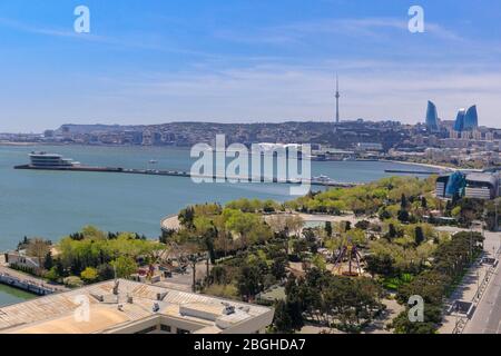 Panorama von Baku während einer Pandemie an einem sonnigen Tag Stockfoto