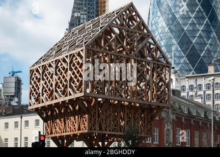 Paleys upon pilers Architektur Latticed Timber Aldgate Church, Aldgate High Street, London EC3N 1AB von Studio Weave Stockfoto