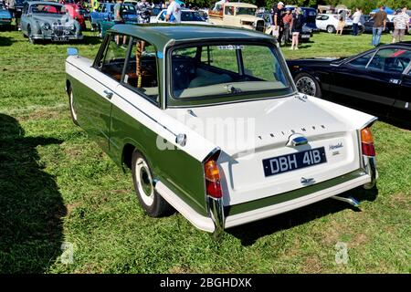 Westbury, Wiltshire / UK - 1. September 2019: Ein Triumph Herald 1200 2-türigen Saloon-Wagen 1964 auf der White Horse Classic & Vintage Vehicle Show 2019 Stockfoto