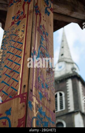 Paleys upon pilers Architektur Latticed Timber Aldgate Church, Aldgate High Street, London EC3N 1AB von Studio Weave Stockfoto