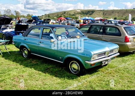 Westbury, Wiltshire / UK - 1. September 2019: Ein 1975 Vauxhall Viva HC Rio, KMR 365P, auf der White Horse Classic & Vintage Vehicle Show 2019 Stockfoto