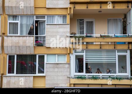 Die Moralband der Gemeinde Kadikoy gab der Öffentlichkeit in der Bagdat Straße am Vorabend des 23. April, Nationalhoheit und Tag der Kinder Moral. Stockfoto