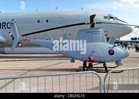 RAF Fairford, Gloucestershire / UK - Juli 17 2004: Ein ungebemannter autonomer Hubschrauber Northrop Grumman RQ-8B Fire Scout VTUAV, im RIAT, RAF Fairford Stockfoto