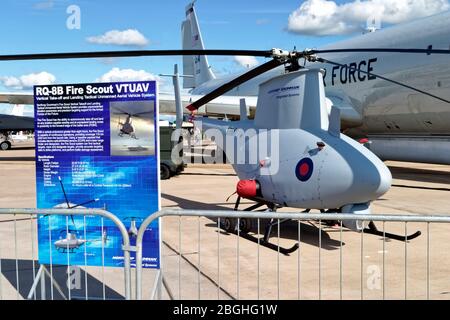 RAF Fairford, Gloucestershire / UK - Juli 17 2004: Ein ungebemannter autonomer Hubschrauber Northrop Grumman RQ-8B Fire Scout VTUAV, im RIAT, RAF Fairford Stockfoto