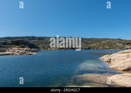 Lagoa Comprida ist der größte See des Naturparks Serra da Estrela, Portugal. Stockfoto