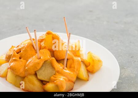 Patatas Bravas traditionelle spanische Kartoffeln snack Tapas Stockfoto