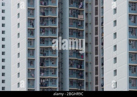 Hongkong, China. April 2020. Öffentliche Wohnungen sind in Hong Kong gesehen. Kredit: Miguel Candela/SOPA Images/ZUMA Wire/Alamy Live News Stockfoto