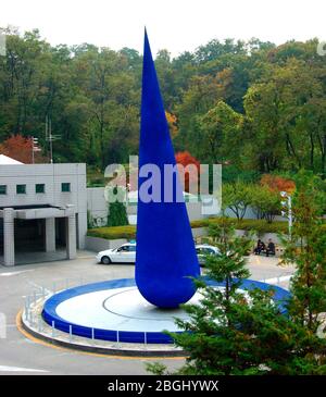 Eine Skulptur von Choi Jae-eun vor dem Samsung Medical Center, Seoul, Südkorea. Stockfoto