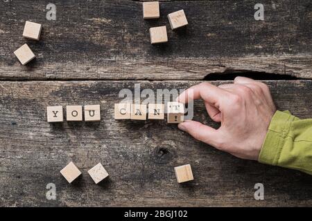 Männliche Hand ändern ein Sie nicht in ein Zeichen können Sie in einem konzeptionellen Bild der Motivation und Entschlossenheit unterzeichnen. Stockfoto