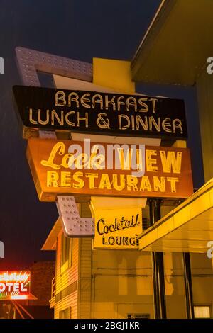 Lock View Restaurant an einem Winterabend in Sault Ste. Marie in der Upper Peninsula von Michigan, USA [Keine Eigentumsfreigabe; für redaktionelle Lizenzierung verfügbar Stockfoto