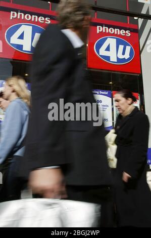 Bild zeigt einen Phones 4u Store auf der Oxford Street, London. Stockfoto