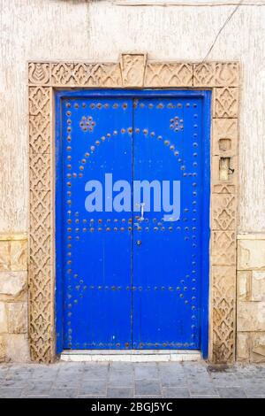 Blue Door in Essaouira Marokko Stockfoto