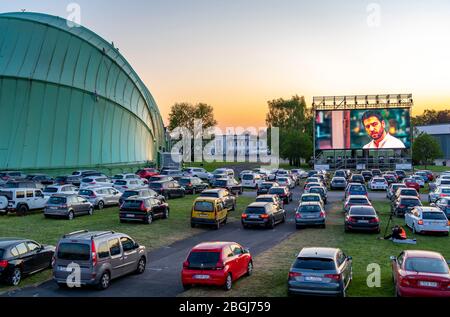 Drive-in Kino am Flughafen Essen/Mülheim, 'Motor Movies', temporäre Filmvorführung, im Luftschiffhangar der WDL, Veranstaltung nach Kontakt-System Stockfoto