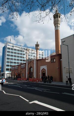 1980er Architektur Ziegelmauerwerk Fassade Elevation 82 92 Whitechapel Road, Shadwell, London E1 1JQ von John Gill Associates Stockfoto