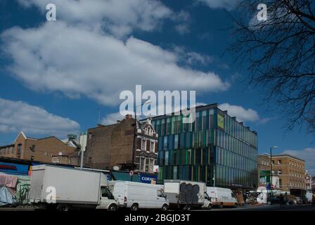 Glasverglasung Fassade Elevation Idea Store, 321 Whitechapel Road, London, E1 1BU von David Adjaye Associates Architects Stockfoto