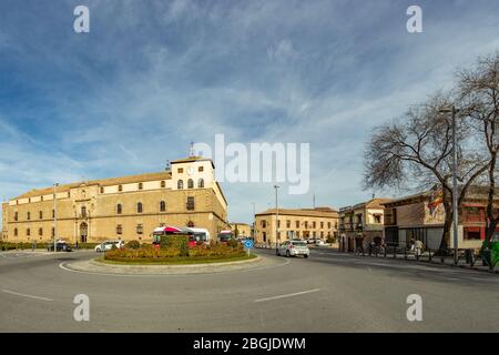 Toledo, Spanien - 17. Dezember 2018: Kirche des heiligen Johannes des Täufers - Iglesia de San Juan Batista in Toledo, Spanien. Angenehmer, sonniger Winter, aber warmer Tag. Stockfoto