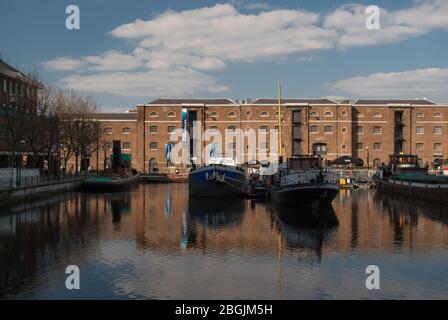 Umgebaute Lagerhäuser Museum of London in Docklands, No. 1 Warehouse, West India Quay, London E14 von Purcell Miller Tritton Architects Stockfoto