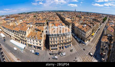 Skyline aus der Luft von Bordeaux Altstadt, Nouvelle-Aquitaine Region, Frankreich. Panorama von der Kathedrale von Bordeaux (Kathedrale Saint-Andre) Stockfoto