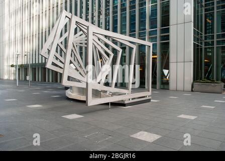 Rahmen-Hoops von Landschaft zu Porträt Skulpturenloops Jubilee Park Bank St, Canary Wharf, London E14 5JP von Chris Wilkinson Eyre Architects Stockfoto