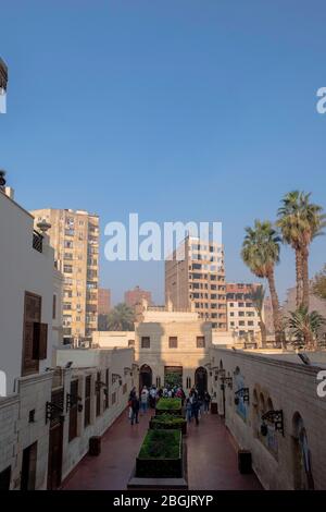 Die koptisch-orthodoxe Kirche der Heiligen Jungfrau Maria, auch bekannt als die Hängende Kirche, Kom Ghorab, Alt-Kairo, Ägypten. Stockfoto