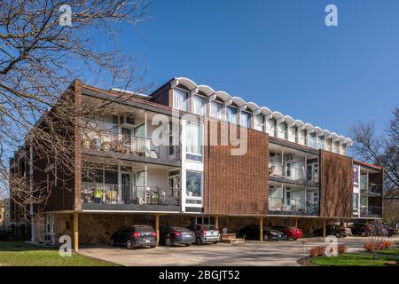 Modernes flaches Apartmentgebäude im Jefferson Park Stockfoto