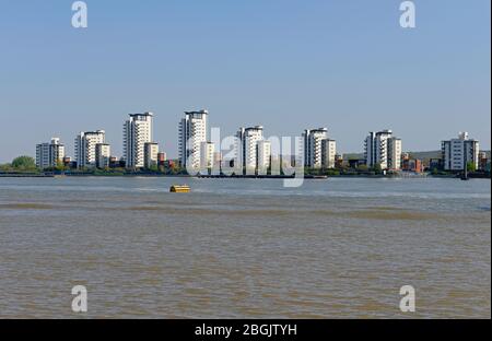 Moderne Apartments an der Themse in Woolwich, im Osten Londons, Großbritannien Stockfoto