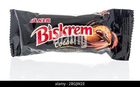 Winneconne, WI - 21. April 2020: Ein Paket von Ulker Biskrem Cookies auf einem isolierten Hintergrund. Stockfoto