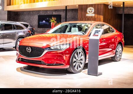 Brussels, Belgium, Jan 2020 Red Mazda vor 6 Jahren, Brussels Motor Show, 3rd gen, GL, Facelift, Mid-size car manufactured in Japan by Mazda Stockfoto