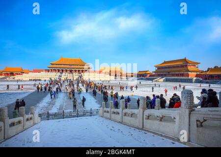 Peking, China - 9. Januar 2020: Taihedian (Hall of Supreme Harmony) ursprünglich erbaut 1406, ist es die größte Halle der Verbotenen Stadt, die sich an seiner befindet