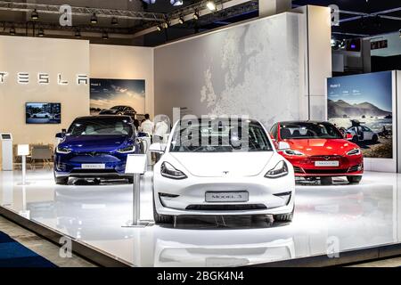 Brüssel, Belgien, 09. Januar 2020: Tesla Model 3 auf der Brussels Motor Show, Elektroauto des amerikanischen Automobilherstellers Tesla Stockfoto