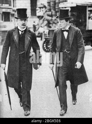 Die "schrecklichen Zwillinge" David Lloyd George und Winston Churchill im Jahr 1907 während des Höhepunks ihrer "radikalen Phase" als soziale Reformer. Stockfoto