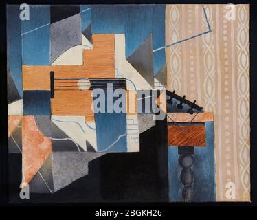 Juan Gris, pseudónimo de José Victoriano González-Pérez (1886-1927). Pintor español. La guitarra sobre la mesa, (Abril de 1913). Óleo sobre lienzo, 60 x 74 cm. Museo Nacional Centro de Arte Reina Sofía. Madrid. España. Stockfoto